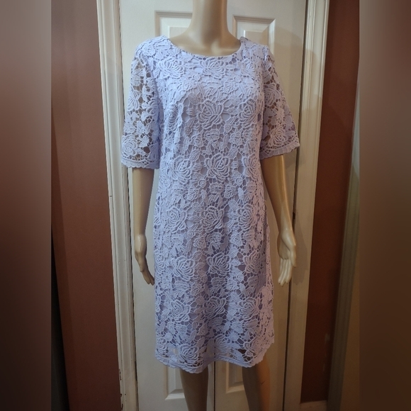 Sandra Darren Dresses & Skirts - Sandra Darren women's size 8 light purple layered knit floral dress